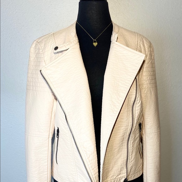 🎉HP🎉🖤Cupcakes and Cashmere faux leather Motto Jacket - Picture 3 of 6